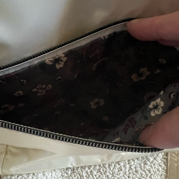 Lug crossbody handbag - Picture 3 of 6